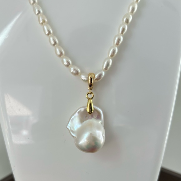 Jewelry - Vintage Large Baroque Pearl Pendant